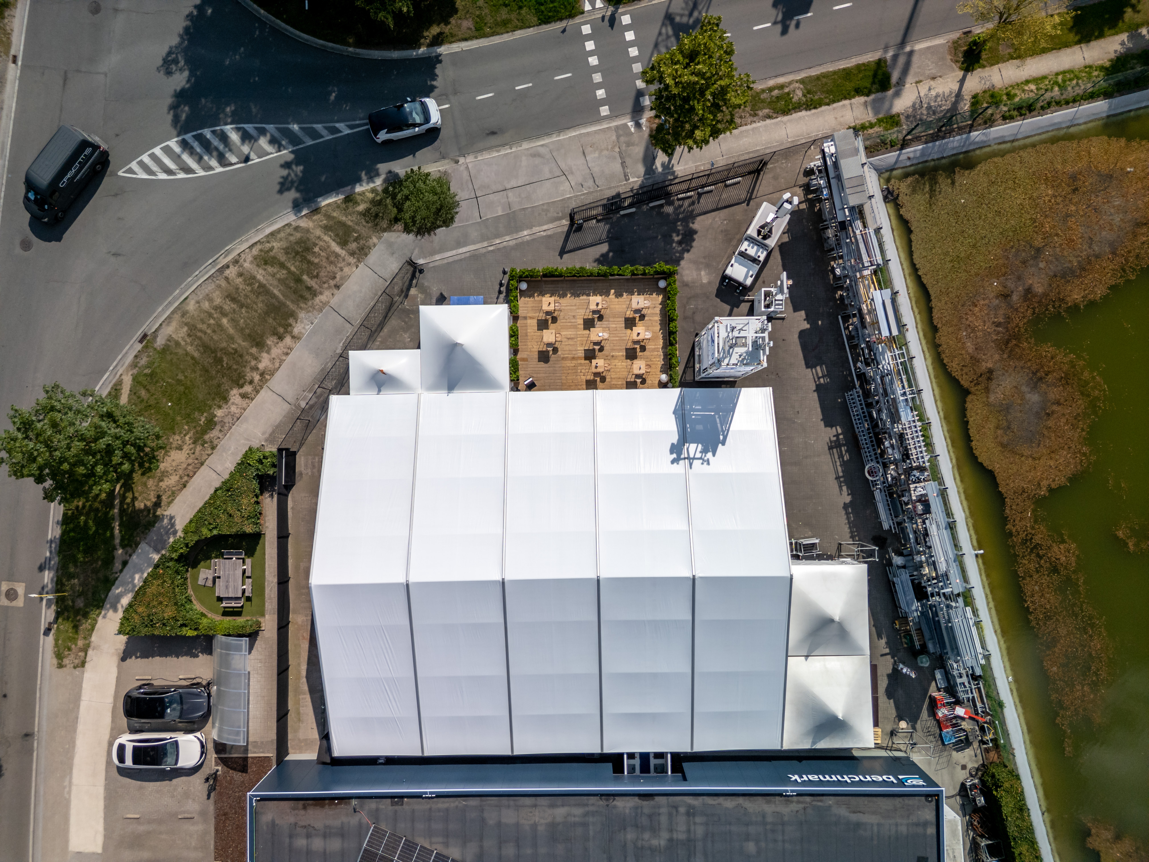 Luchtbeeld van de eventsite tijdens de viering van 20 jaar Benchmark Telecom