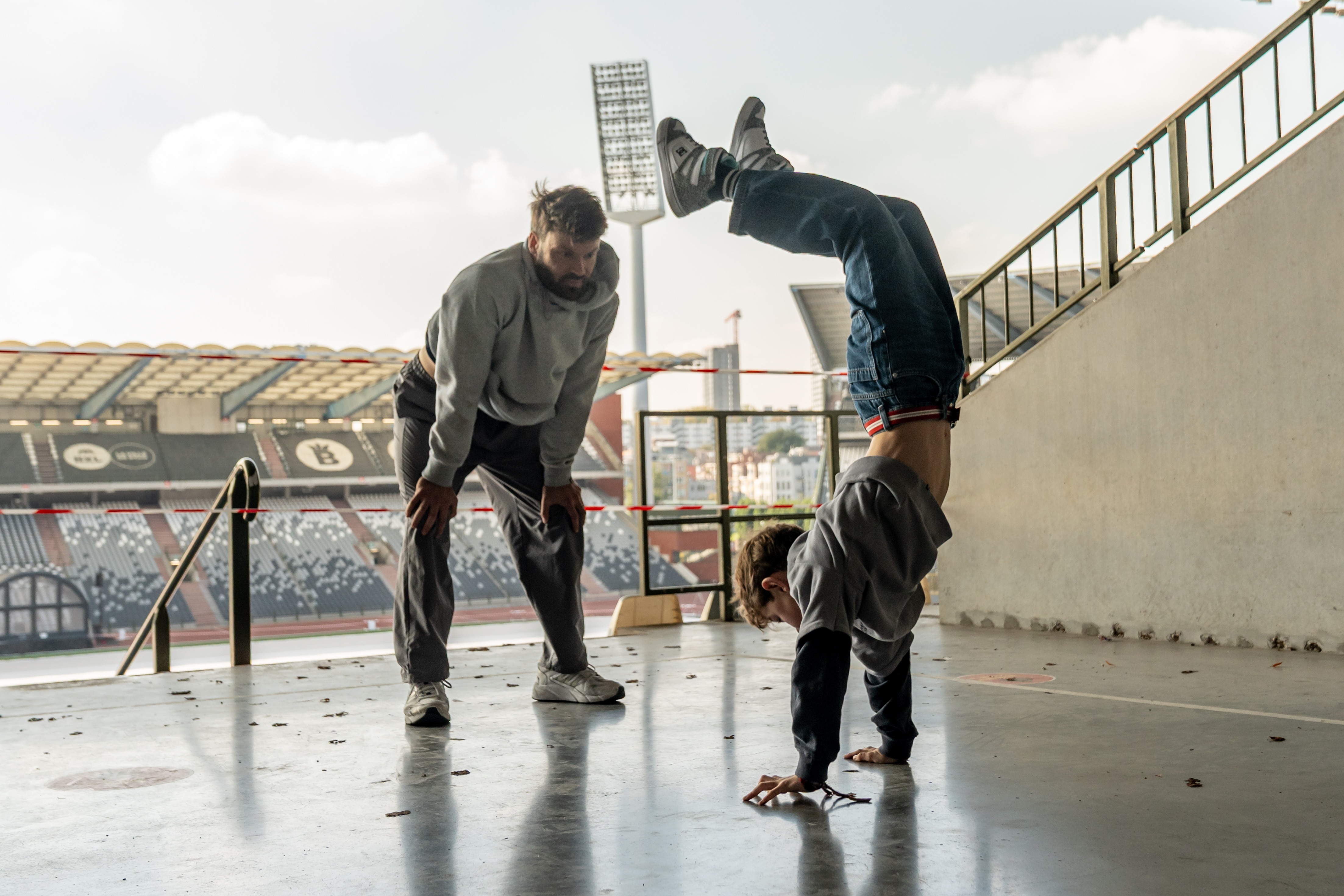 Bezoekers genieten van activiteiten tijdens de Krinkels Family Day 2025 in het stadion