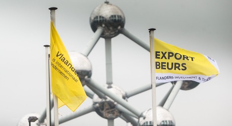 FIT Exportbeurs 2018 in Brussel met vlaggen van Flanders Investment & Trade en het Atomium